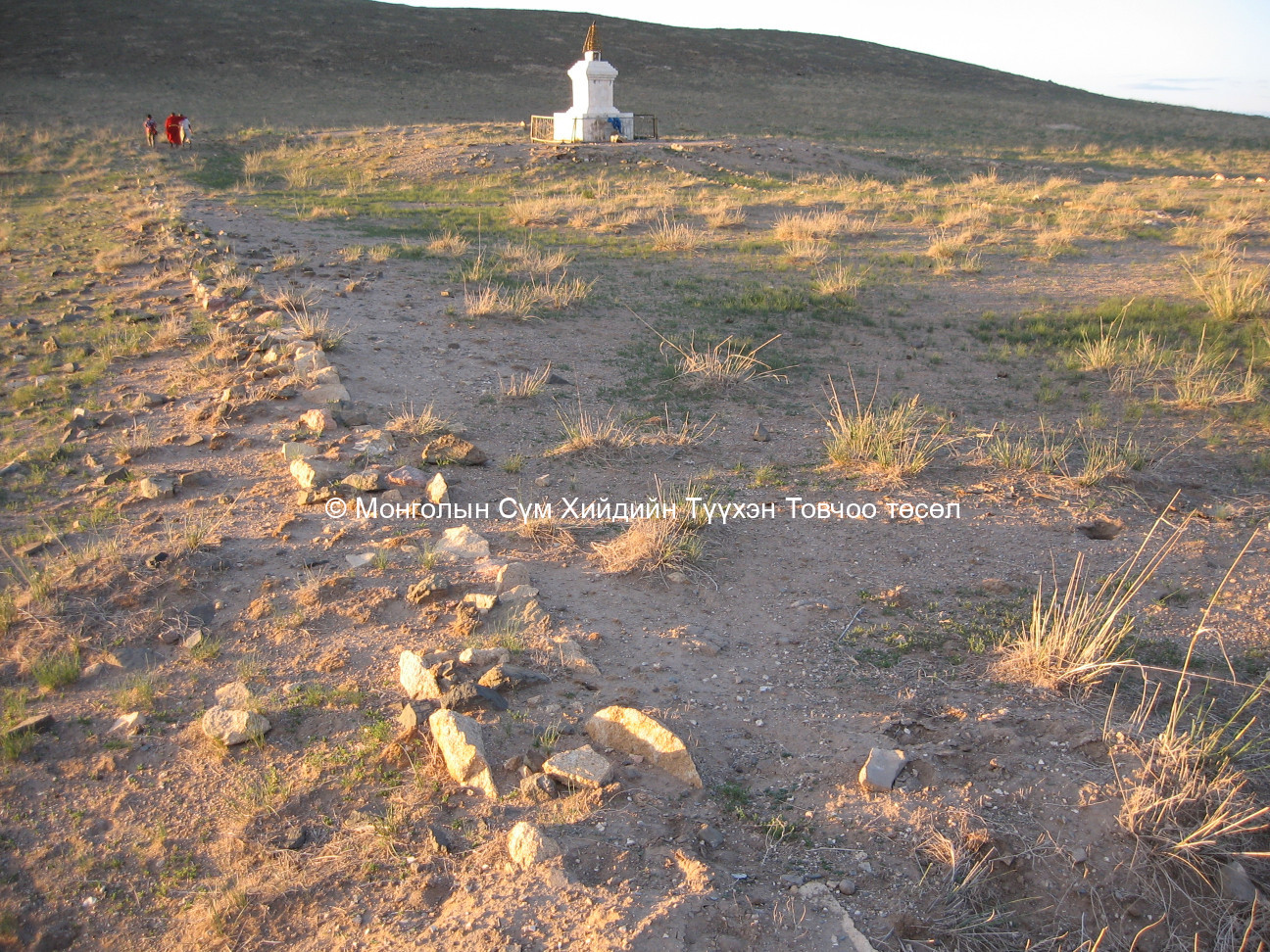 Эрдэнэмандалын хийдийн Чойр дацангийн хэрэм хашаа,